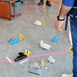 I Carabinieri segnalano e schedano gli oggetti rinvenuti sulla scena del crimine. (Laboratorio Pon del 10-05-2021)